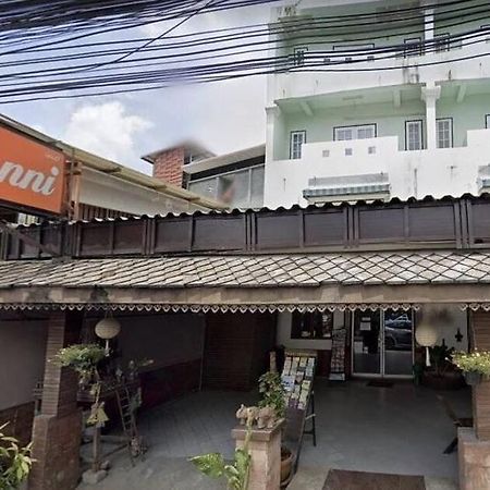 Nonni Guesthouse Чиангмай Экстерьер фото