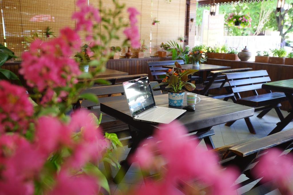 Nonni Guesthouse Чиангмай Экстерьер фото