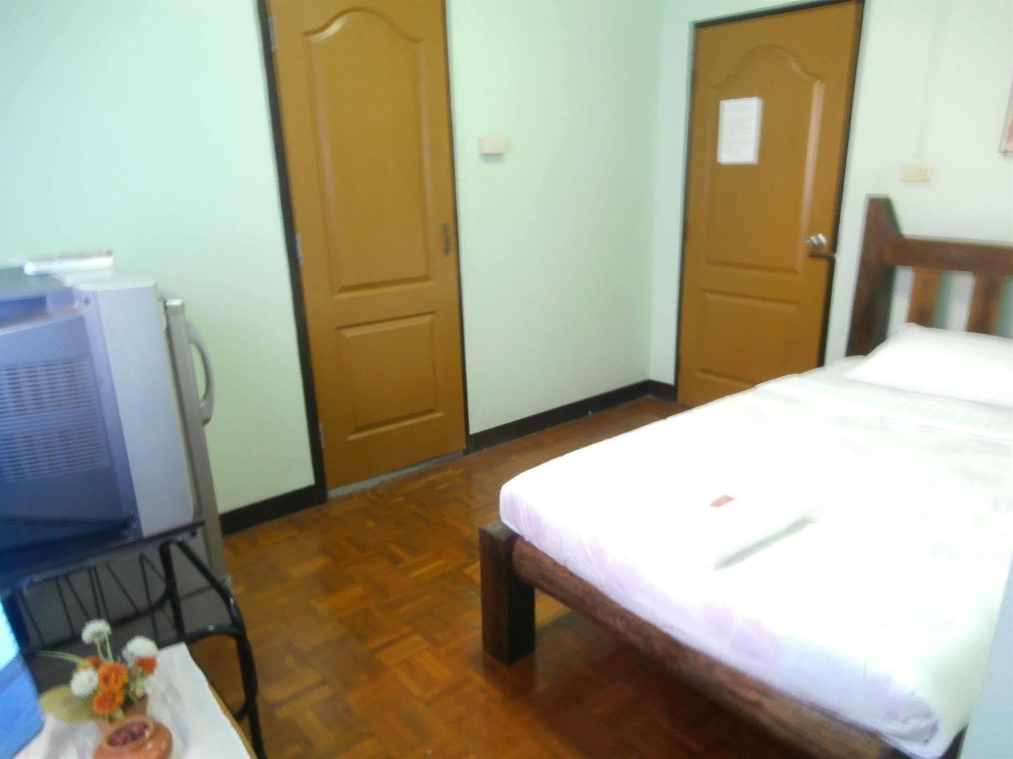 Nonni Guesthouse Чиангмай Экстерьер фото